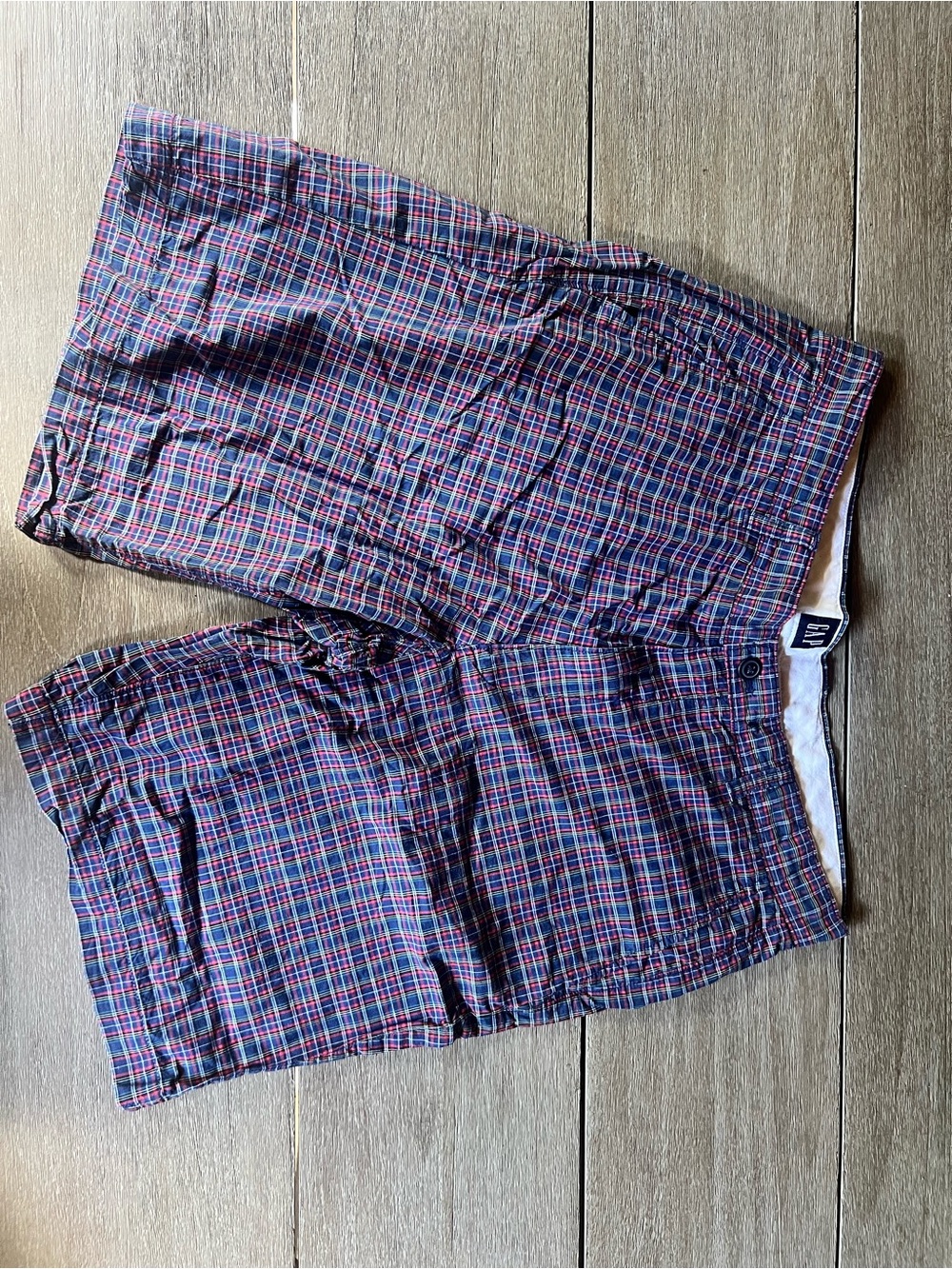 GAP Men's Plaid Flat-Front Shorts in Navy, Red and White